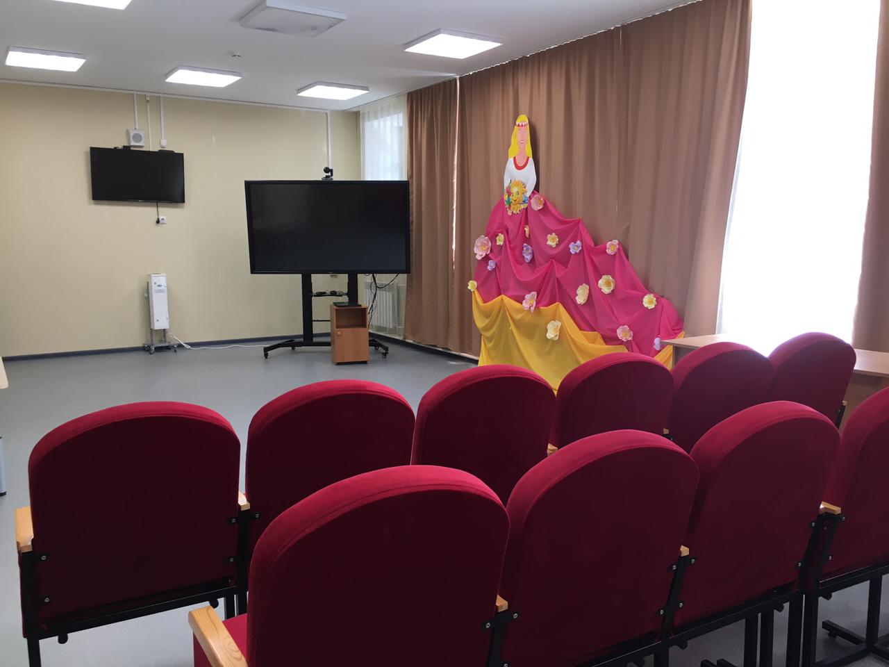 https://soc.admnsk.ru/SiteKCSON/oles/DocLib2/Музыкальный зал (2).jpeg